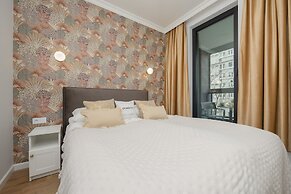 Modern Apartment by Renters Prestige