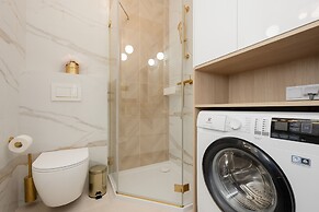 Modern Apartment by Renters Prestige