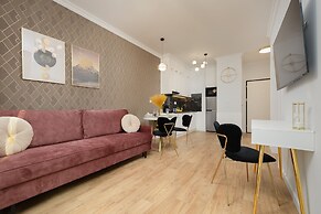 Modern Apartment by Renters Prestige