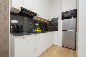 Modern Apartment by Renters Prestige