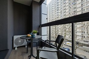 Modern Apartment by Renters Prestige
