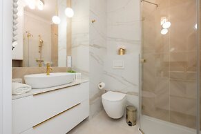 Modern Apartment by Renters Prestige