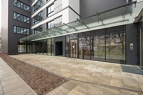 Modern Apartment by Renters Prestige