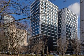 Modern Apartment by Renters Prestige