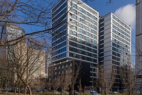 Modern Apartment by Renters Prestige