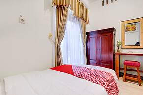 OYO 93789 Mbah Carik Homestay Syari'ah