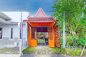 OYO 93789 Mbah Carik Homestay Syari'ah