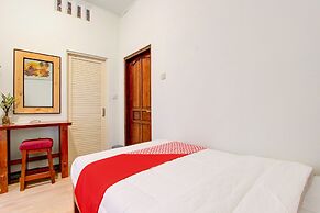 OYO 93789 Mbah Carik Homestay Syari'ah