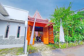 OYO 93789 Mbah Carik Homestay Syari'ah