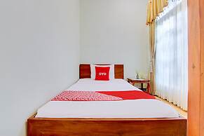 OYO 93789 Mbah Carik Homestay Syari'ah