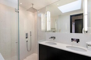 Stunning 5-bed House in London
