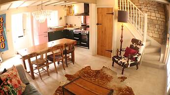 The Old Forge, a Cotswold Cottage in Winchcombe