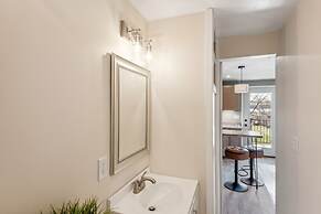 Cozy Lakefront Studio On Long Lake! Home by RedAwning