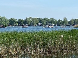Cozy Lakefront Studio On Long Lake! Home by RedAwning