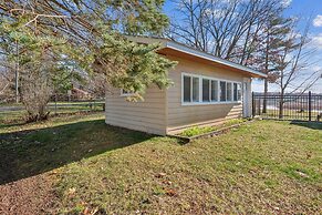 Cozy Lakefront Studio On Long Lake! Home by RedAwning
