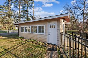 Cozy Lakefront Studio On Long Lake! Home by RedAwning
