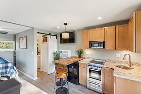 Cozy Lakefront Studio On Long Lake! Home by RedAwning