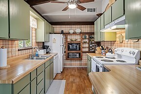 Tranquil Retreat - Home With Spacious Deck & Grill 4 Bedroom Home