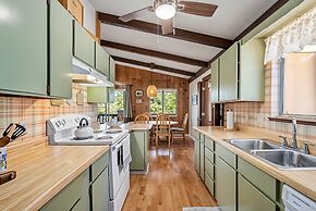 Tranquil Retreat - Home With Spacious Deck & Grill 4 Bedroom Home