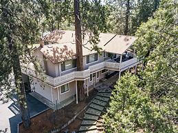 Tranquil Retreat - Home With Spacious Deck & Grill 4 Bedroom Home
