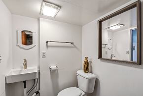 Tranquil Retreat - Home With Spacious Deck & Grill 4 Bedroom Home