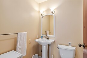 Tranquil Retreat - Home With Spacious Deck & Grill 4 Bedroom Home