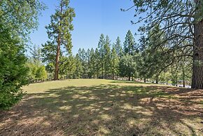 Tranquil Retreat - Home With Spacious Deck & Grill 4 Bedroom Home