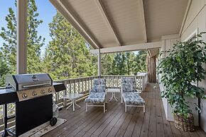 Tranquil Retreat - Home With Spacious Deck & Grill 4 Bedroom Home
