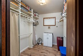 Tranquil Retreat - Home With Spacious Deck & Grill 4 Bedroom Home