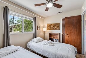 Tranquil Retreat - Home With Spacious Deck & Grill 4 Bedroom Home