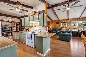 Tranquil Retreat - Home With Spacious Deck & Grill 4 Bedroom Home