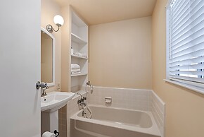 Tranquil Retreat - Home With Spacious Deck & Grill 4 Bedroom Home