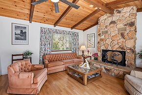 Tranquil Retreat - Home With Spacious Deck & Grill 4 Bedroom Home