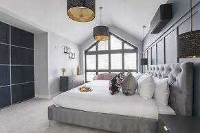 Elliot Oliver- Superior 6 Bedroom House With Hot Tub And Log Burner