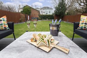 Elliot Oliver- Superior 6 Bedroom House With Hot Tub And Log Burner