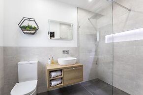 Elliot Oliver- Superior 6 Bedroom House With Hot Tub And Log Burner