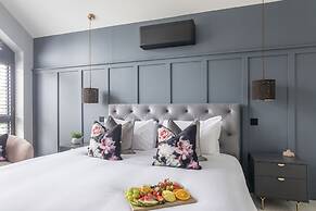 Elliot Oliver- Superior 6 Bedroom House With Hot Tub And Log Burner