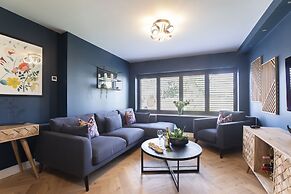 Elliot Oliver- Superior 6 Bedroom House With Hot Tub And Log Burner