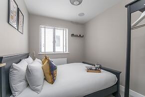 Elliot Oliver- Superior 6 Bedroom House With Hot Tub And Log Burner
