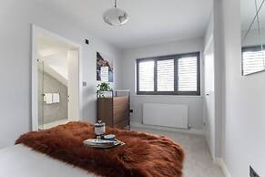 Elliot Oliver- Superior 6 Bedroom House With Hot Tub And Log Burner