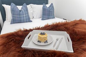 Elliot Oliver- Superior 6 Bedroom House With Hot Tub And Log Burner
