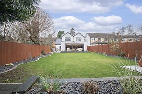 Elliot Oliver- Superior 6 Bedroom House With Hot Tub And Log Burner
