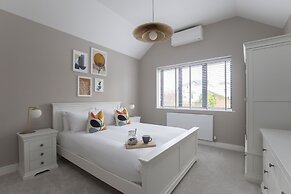 Elliot Oliver- Superior 6 Bedroom House With Hot Tub And Log Burner