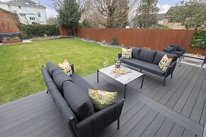 Elliot Oliver- Superior 6 Bedroom House With Hot Tub And Log Burner
