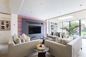 Elliot Oliver- Superior 6 Bedroom House With Hot Tub And Log Burner