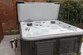 Elliot Oliver- Superior 6 Bedroom House With Hot Tub And Log Burner