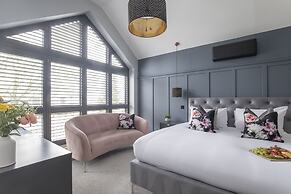 Elliot Oliver- Superior 6 Bedroom House With Hot Tub And Log Burner