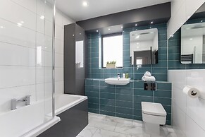 Elliot Oliver- Superior 6 Bedroom House With Hot Tub And Log Burner