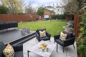 Elliot Oliver- Superior 6 Bedroom House With Hot Tub And Log Burner