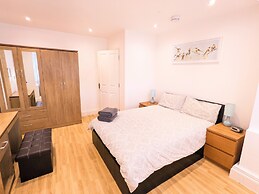 Stylish 2-bed Apartment Near Richmond Park